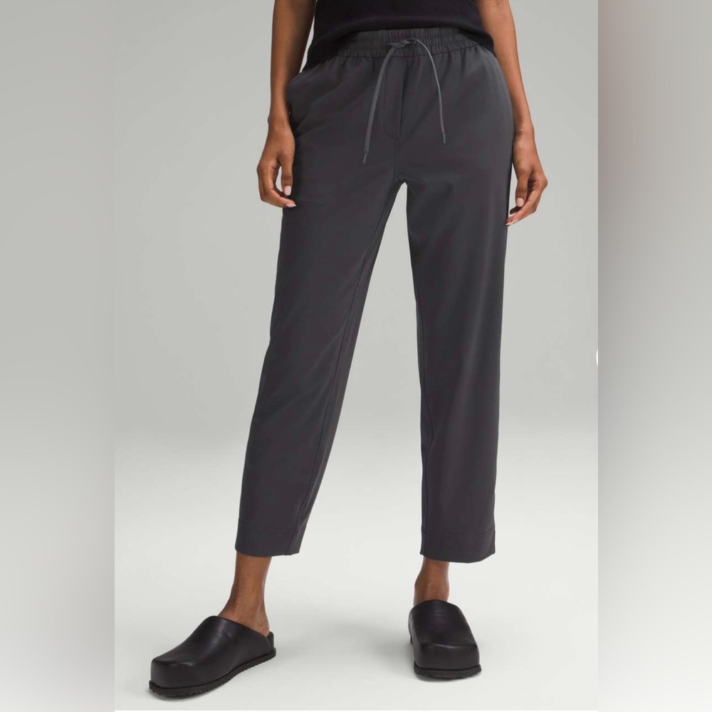 Lululemon Tapered-Leg Mid-Rise Pant 7/8 Length *Luxtreme Graphite Grey